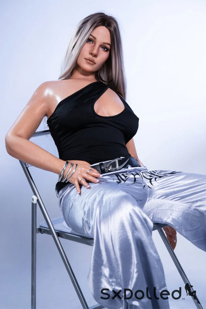 Alessia C (D-Cup) (165cm) | Tanned Thick Latina Sex Doll | IDODOLL D-Cup / 165cm / Ombre Sex Doll
