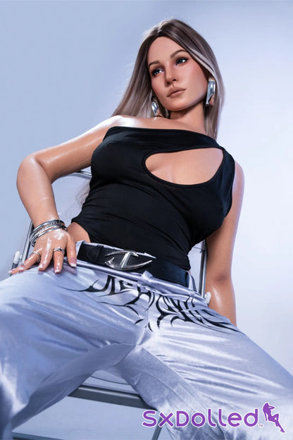 Alessia C (D-Cup) (165cm) | Tanned Thick Latina Sex Doll | IDODOLL D-Cup / 165cm / Ombre Sex Doll